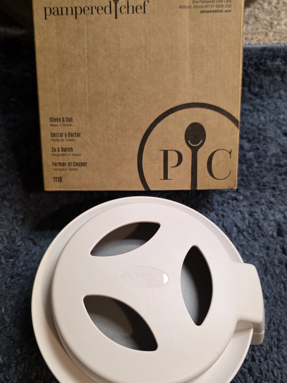 Pampered Chef Close & Cut kitchen tool